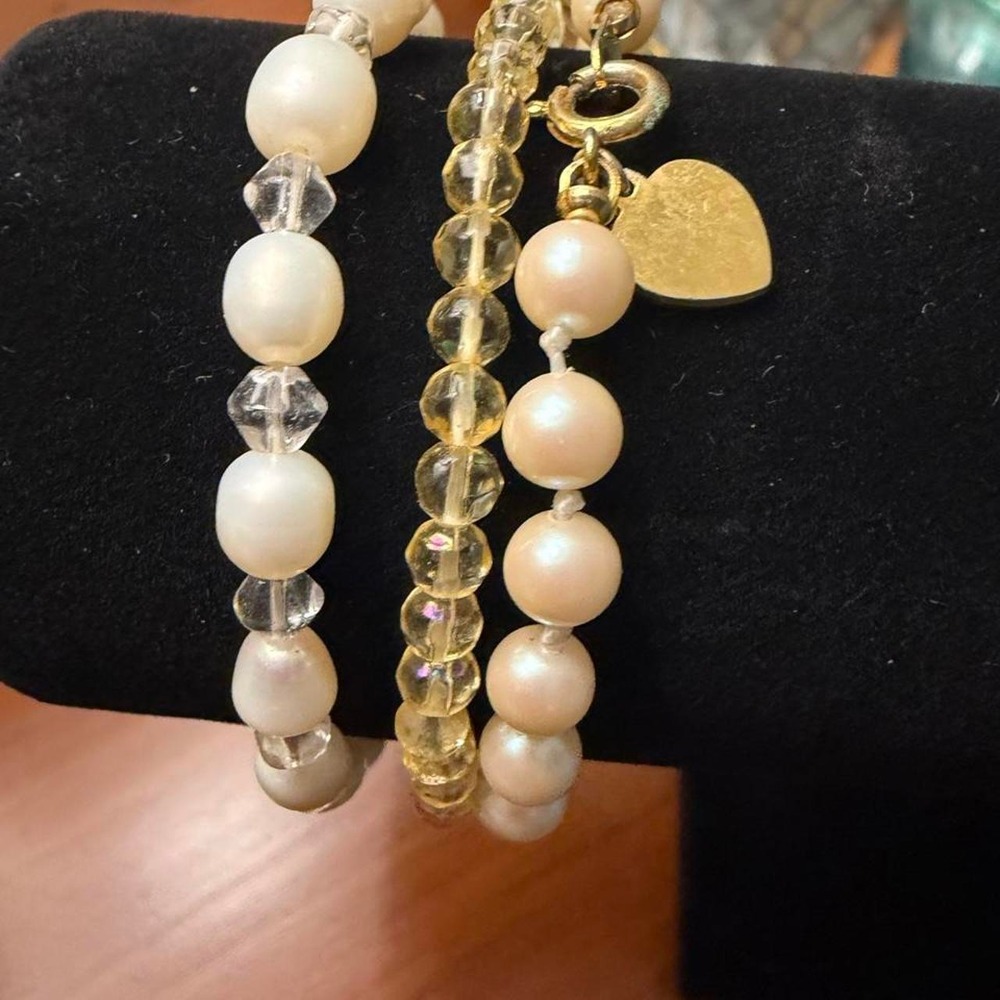 Set of 3 Cream Pearl Look Beaded Bracelets Gold Tone Heart Charm Faceted Beads